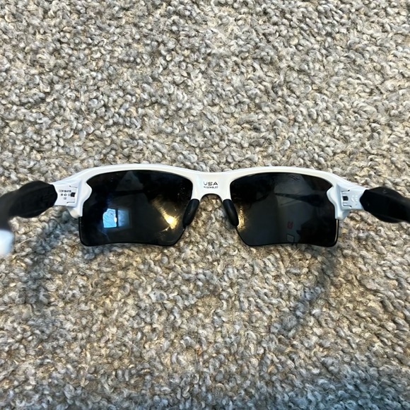 Oakley sunglasses - Picture 3 of 7
